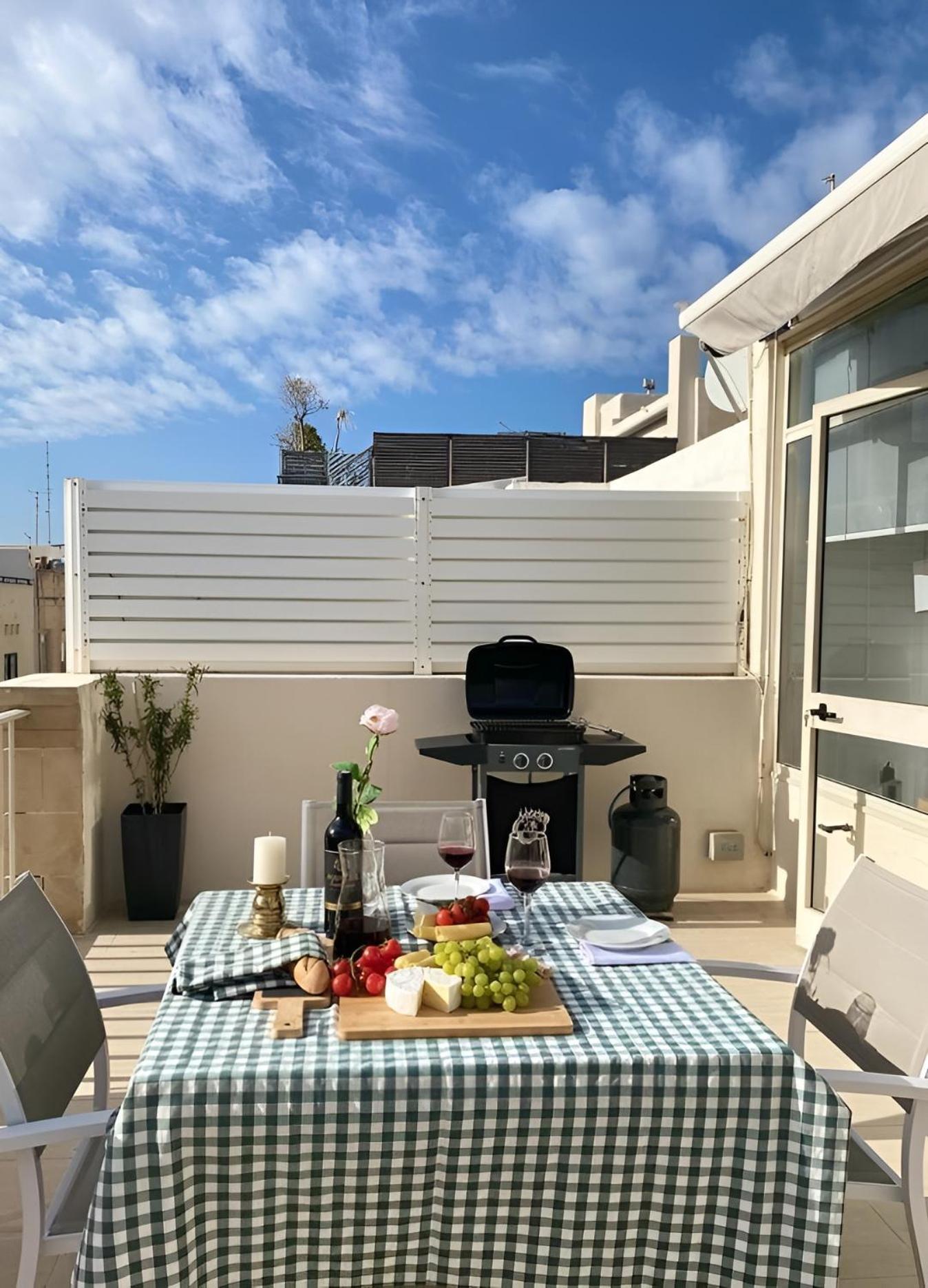 Sliema Cosy Penthouse With Bbq Apartment Exterior photo